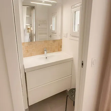 Appartamento Coeur 16 Rue De Bassano - 2p Parigi